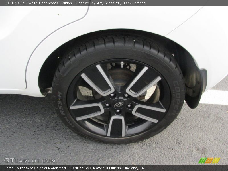 Clear White/Grey Graphics / Black Leather 2011 Kia Soul White Tiger Special Edition