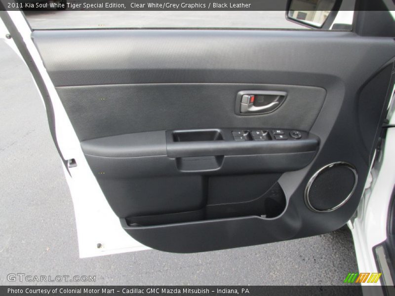 Clear White/Grey Graphics / Black Leather 2011 Kia Soul White Tiger Special Edition