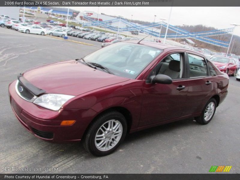 Dark Toreador Red Metallic / Dark Flint/Light Flint 2006 Ford Focus ZX4 SE Sedan