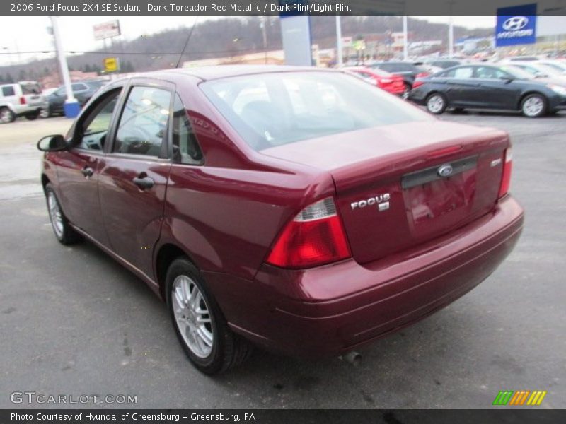 Dark Toreador Red Metallic / Dark Flint/Light Flint 2006 Ford Focus ZX4 SE Sedan