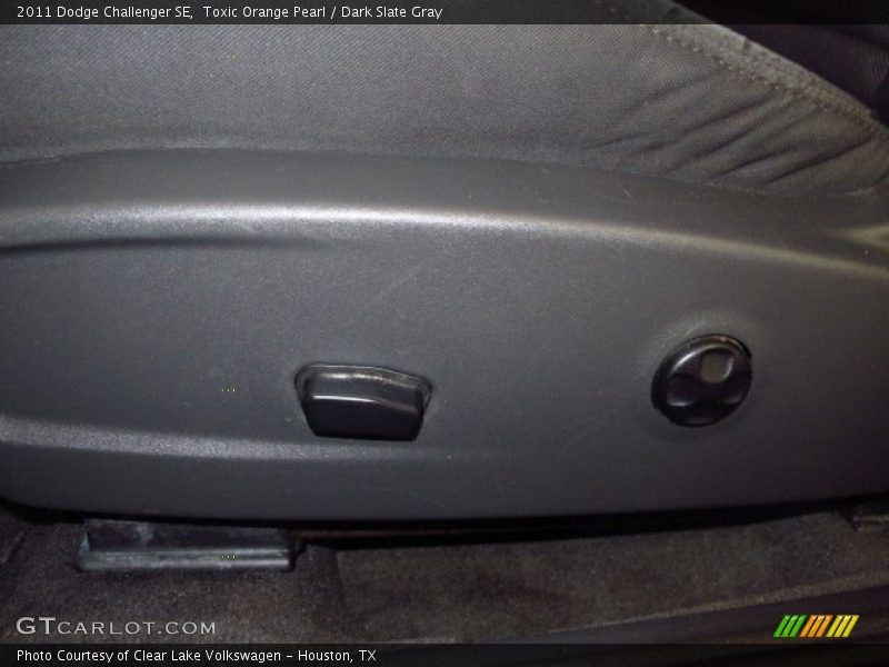 Toxic Orange Pearl / Dark Slate Gray 2011 Dodge Challenger SE