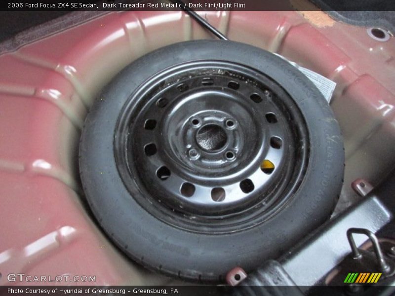 Dark Toreador Red Metallic / Dark Flint/Light Flint 2006 Ford Focus ZX4 SE Sedan