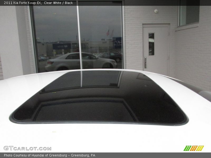 Clear White / Black 2011 Kia Forte Koup EX