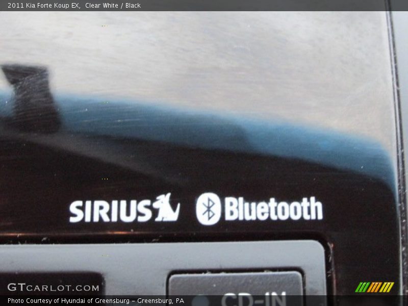 Clear White / Black 2011 Kia Forte Koup EX