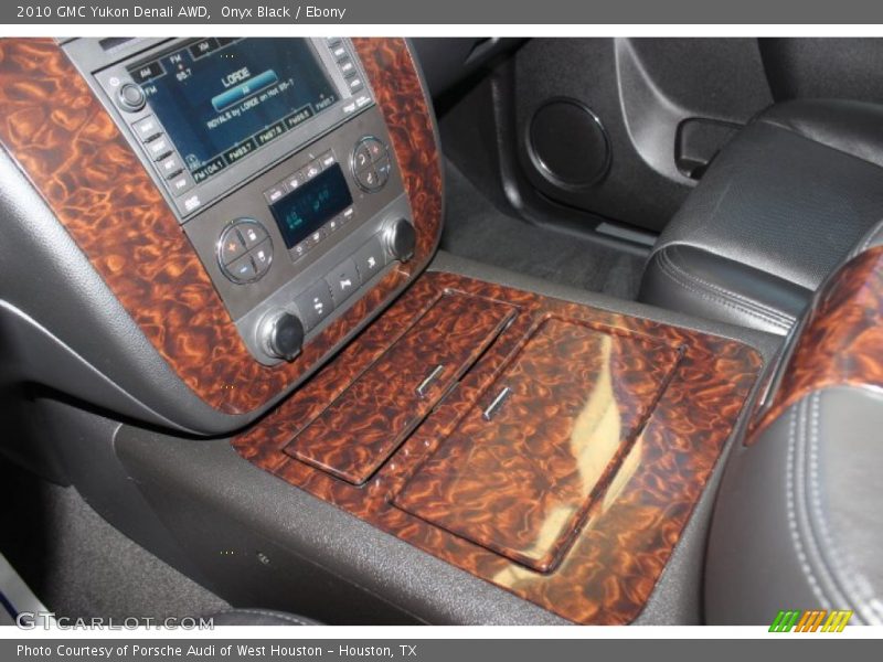 Onyx Black / Ebony 2010 GMC Yukon Denali AWD