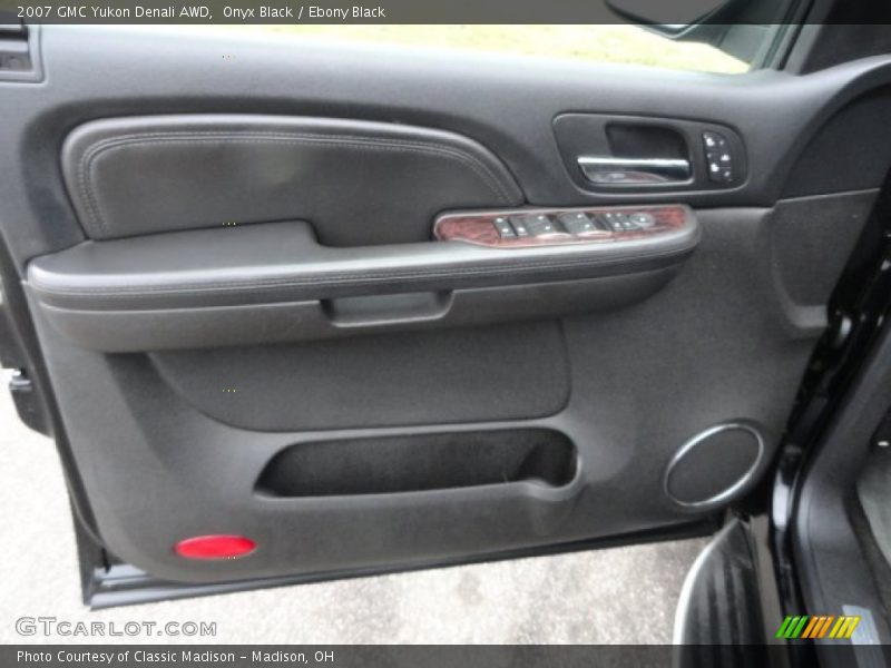 Onyx Black / Ebony Black 2007 GMC Yukon Denali AWD
