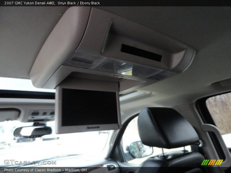 Onyx Black / Ebony Black 2007 GMC Yukon Denali AWD