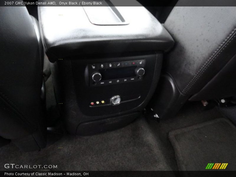 Onyx Black / Ebony Black 2007 GMC Yukon Denali AWD