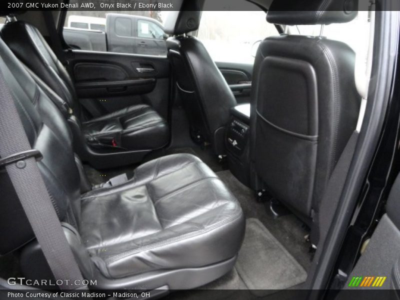 Onyx Black / Ebony Black 2007 GMC Yukon Denali AWD