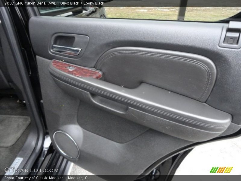 Onyx Black / Ebony Black 2007 GMC Yukon Denali AWD