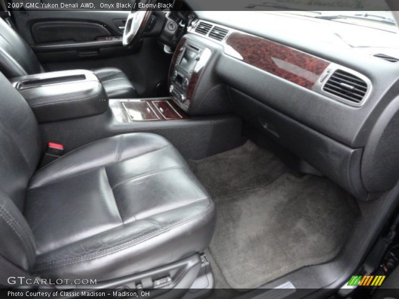 Onyx Black / Ebony Black 2007 GMC Yukon Denali AWD