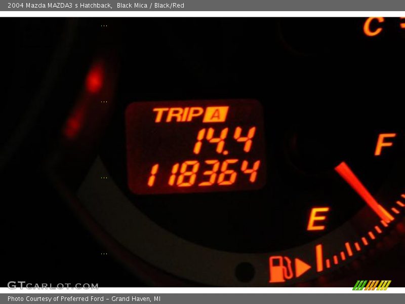 Black Mica / Black/Red 2004 Mazda MAZDA3 s Hatchback