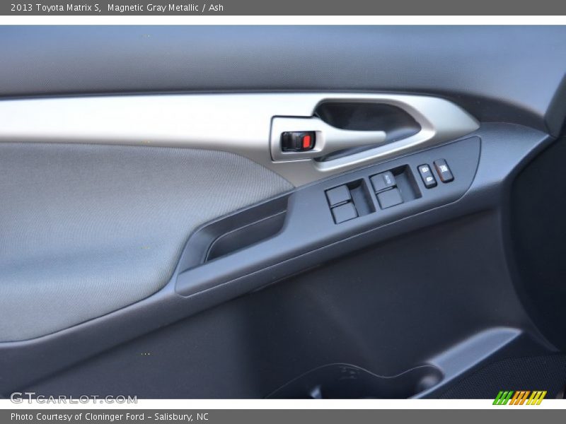 Magnetic Gray Metallic / Ash 2013 Toyota Matrix S