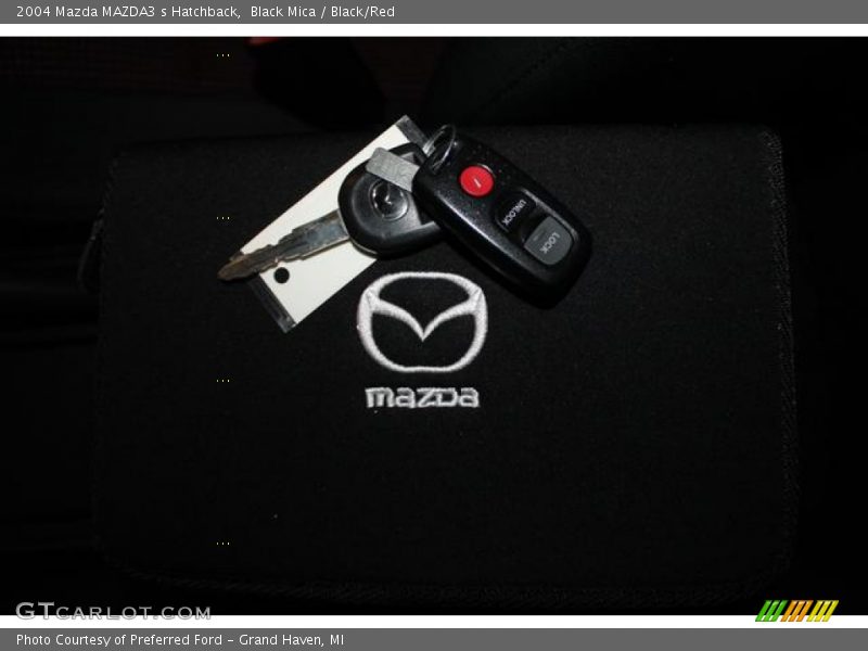 Black Mica / Black/Red 2004 Mazda MAZDA3 s Hatchback