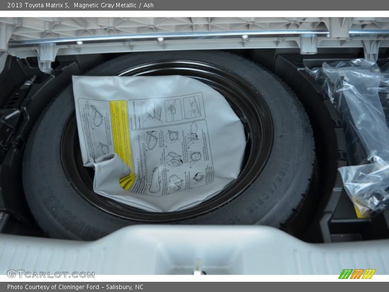 Magnetic Gray Metallic / Ash 2013 Toyota Matrix S