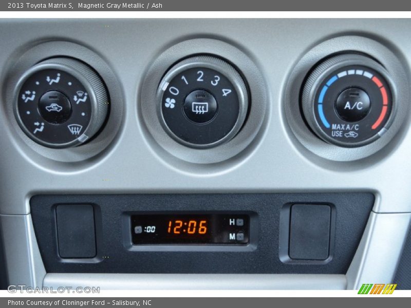 Magnetic Gray Metallic / Ash 2013 Toyota Matrix S