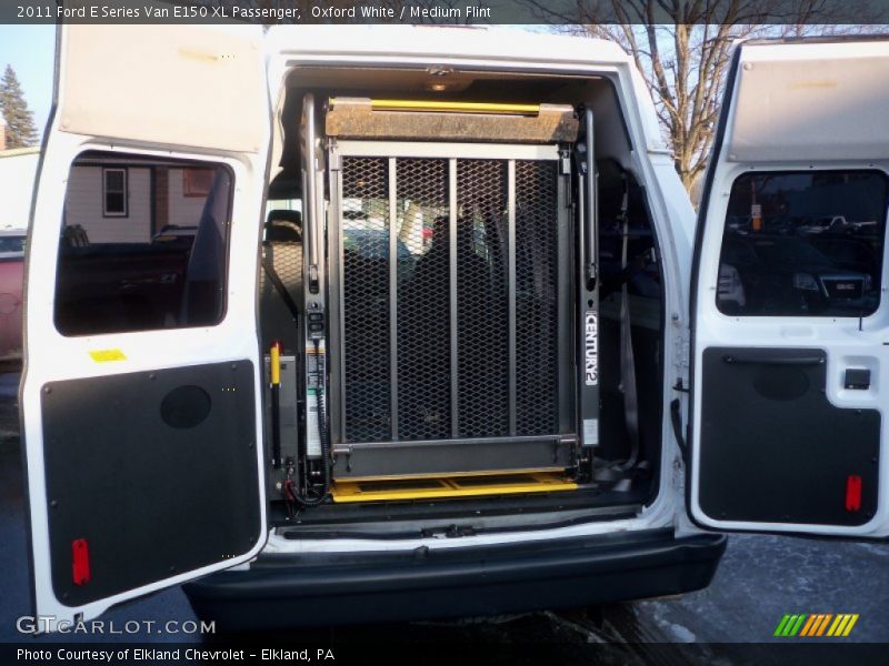 Oxford White / Medium Flint 2011 Ford E Series Van E150 XL Passenger