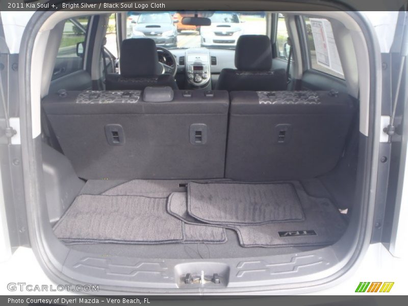 Bright Silver / Black Soul Logo Cloth 2011 Kia Soul +