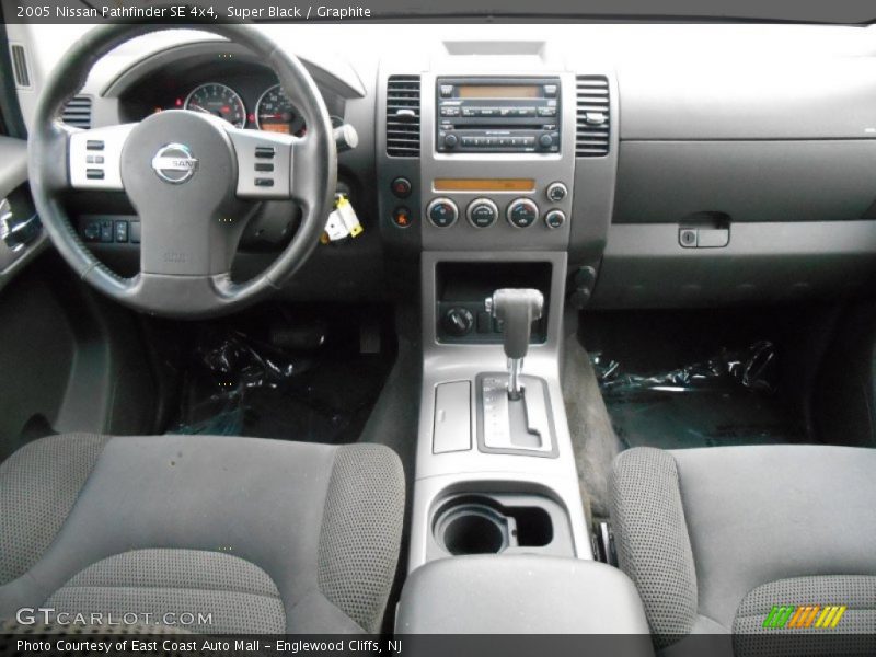 Super Black / Graphite 2005 Nissan Pathfinder SE 4x4