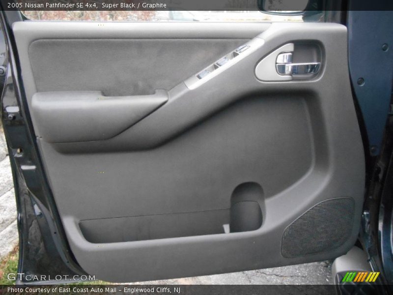 Super Black / Graphite 2005 Nissan Pathfinder SE 4x4
