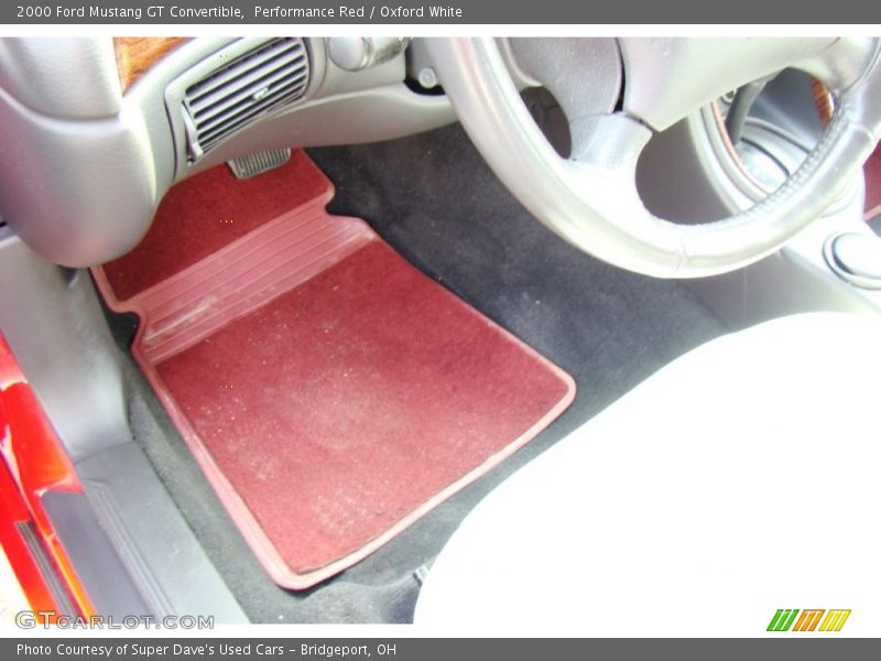 Performance Red / Oxford White 2000 Ford Mustang GT Convertible