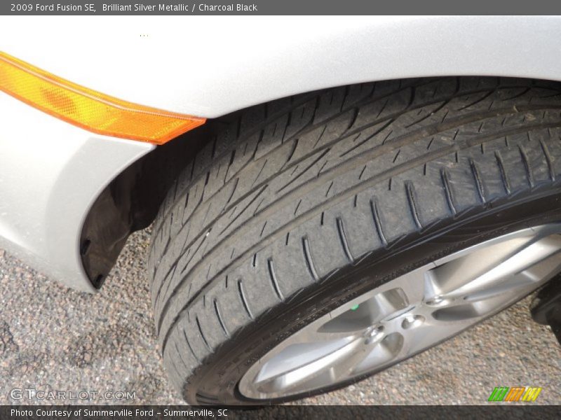 Brilliant Silver Metallic / Charcoal Black 2009 Ford Fusion SE