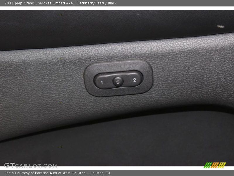 Blackberry Pearl / Black 2011 Jeep Grand Cherokee Limited 4x4
