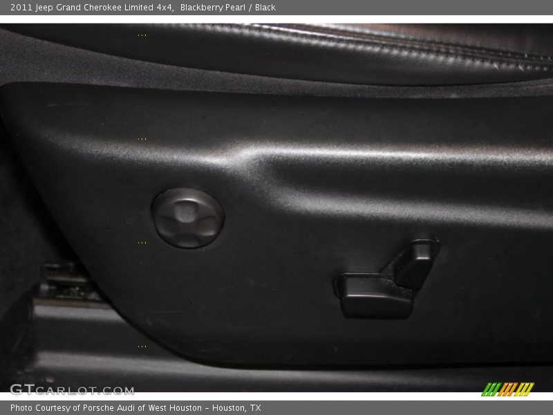 Blackberry Pearl / Black 2011 Jeep Grand Cherokee Limited 4x4