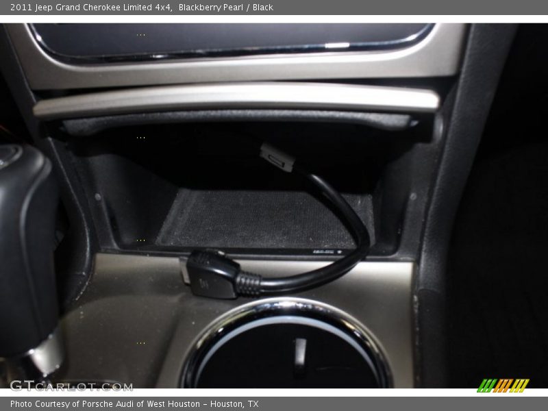 Blackberry Pearl / Black 2011 Jeep Grand Cherokee Limited 4x4