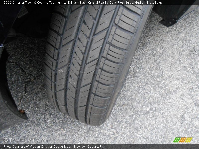 Brilliant Black Crystal Pearl / Dark Frost Beige/Medium Frost Beige 2011 Chrysler Town & Country Touring - L