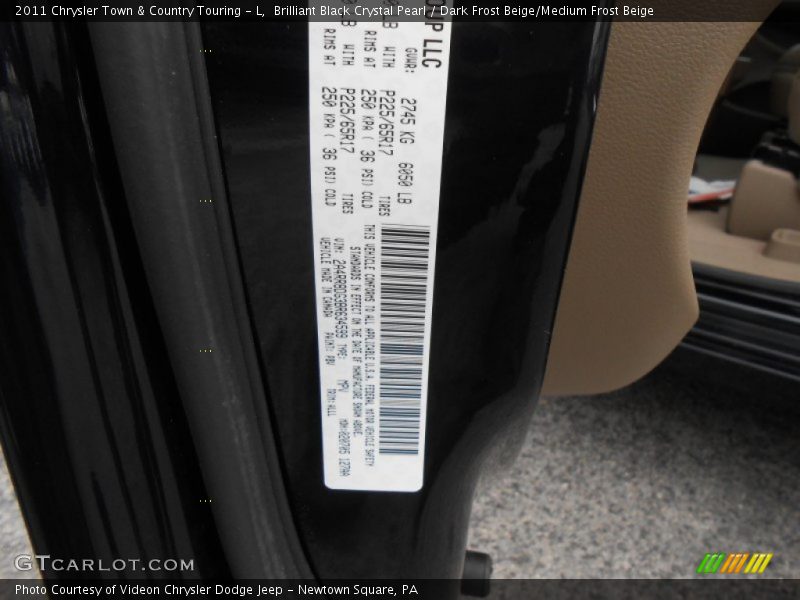 Brilliant Black Crystal Pearl / Dark Frost Beige/Medium Frost Beige 2011 Chrysler Town & Country Touring - L