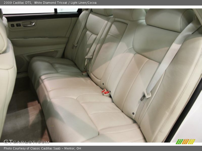 White Diamond Tricoat / Light Linen/Cocoa 2009 Cadillac DTS