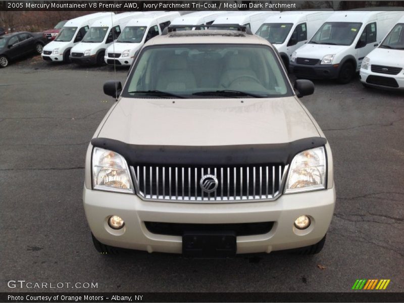 Ivory Parchment Tri-Coat / Medium Dark Parchment 2005 Mercury Mountaineer V8 Premier AWD