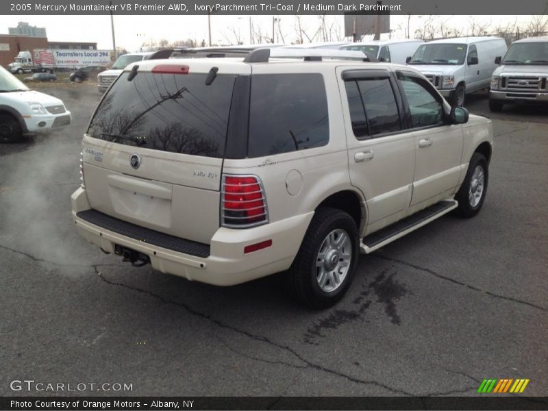 Ivory Parchment Tri-Coat / Medium Dark Parchment 2005 Mercury Mountaineer V8 Premier AWD