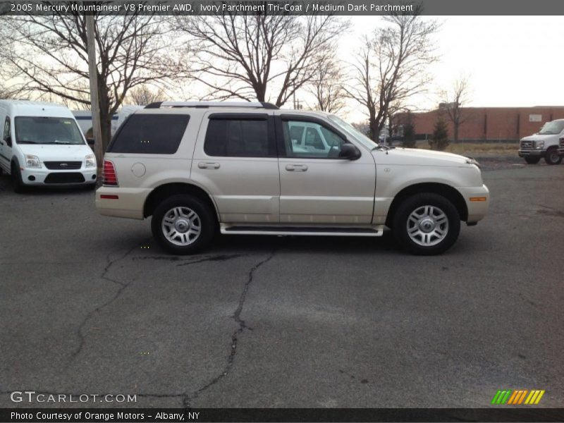 Ivory Parchment Tri-Coat / Medium Dark Parchment 2005 Mercury Mountaineer V8 Premier AWD