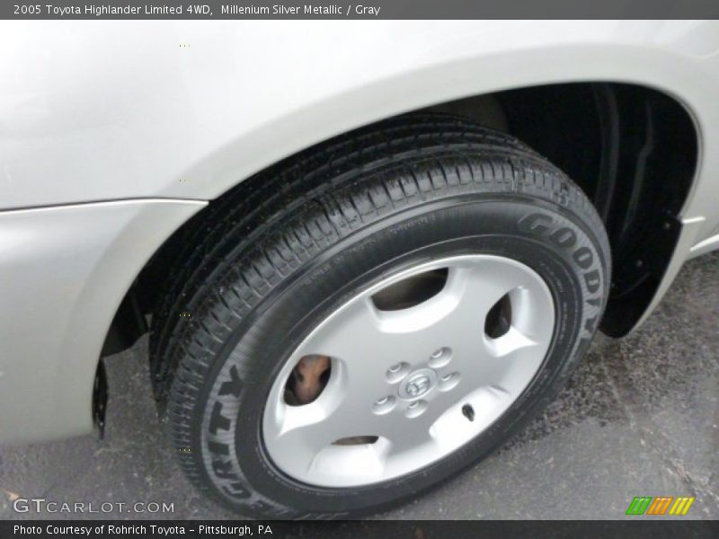 Millenium Silver Metallic / Gray 2005 Toyota Highlander Limited 4WD