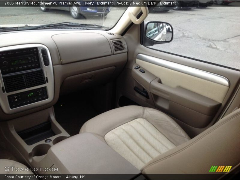 Ivory Parchment Tri-Coat / Medium Dark Parchment 2005 Mercury Mountaineer V8 Premier AWD