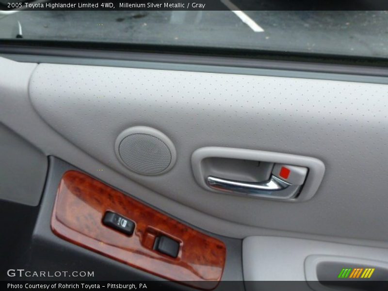 Millenium Silver Metallic / Gray 2005 Toyota Highlander Limited 4WD