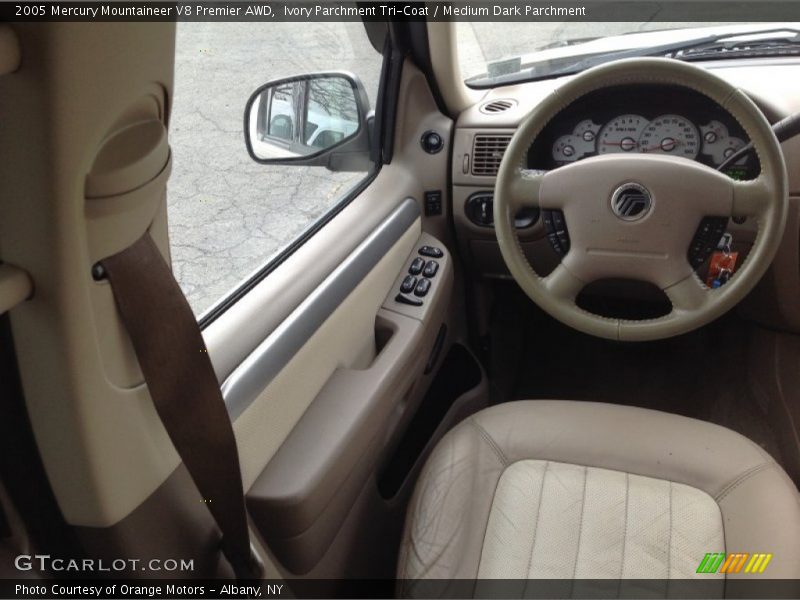 Ivory Parchment Tri-Coat / Medium Dark Parchment 2005 Mercury Mountaineer V8 Premier AWD