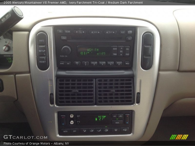 Ivory Parchment Tri-Coat / Medium Dark Parchment 2005 Mercury Mountaineer V8 Premier AWD