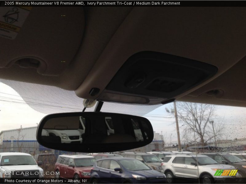 Ivory Parchment Tri-Coat / Medium Dark Parchment 2005 Mercury Mountaineer V8 Premier AWD