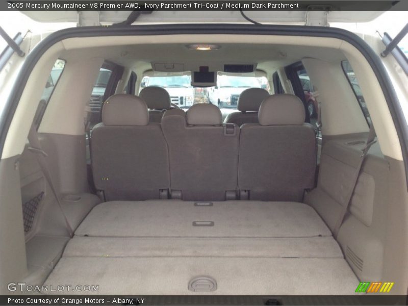 Ivory Parchment Tri-Coat / Medium Dark Parchment 2005 Mercury Mountaineer V8 Premier AWD