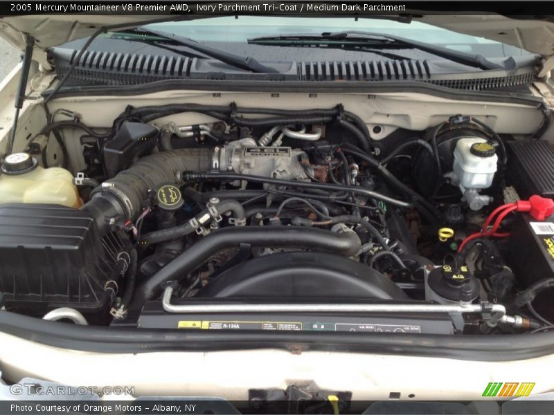 Ivory Parchment Tri-Coat / Medium Dark Parchment 2005 Mercury Mountaineer V8 Premier AWD