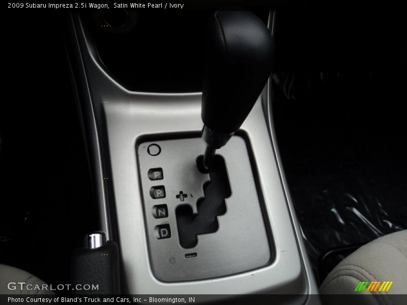 Satin White Pearl / Ivory 2009 Subaru Impreza 2.5i Wagon