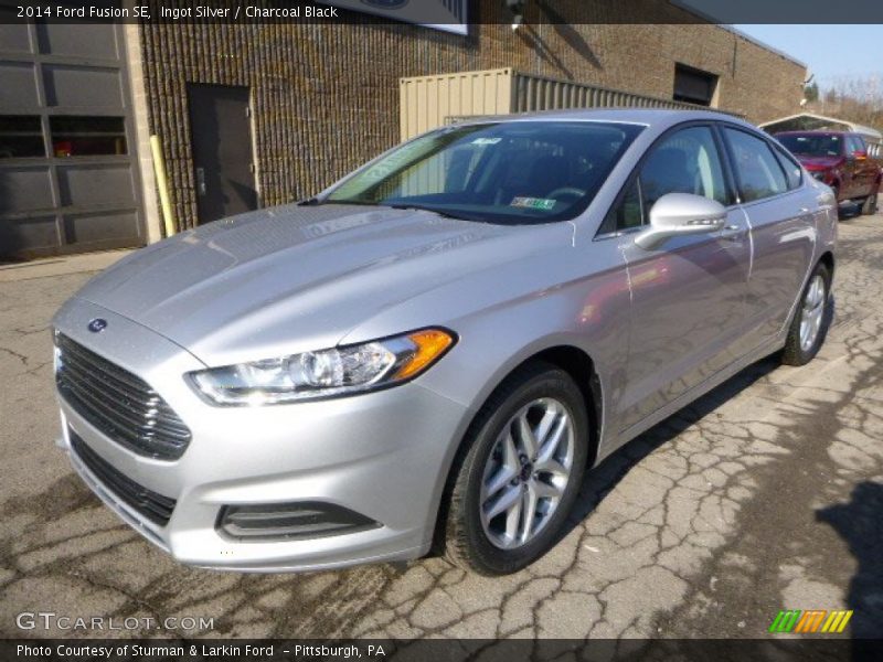 Ingot Silver / Charcoal Black 2014 Ford Fusion SE