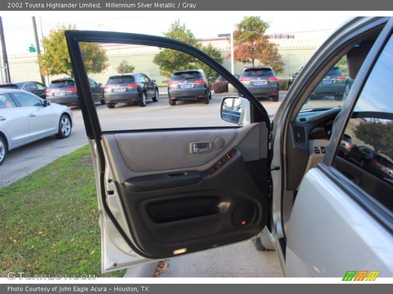 Millennium Silver Metallic / Gray 2002 Toyota Highlander Limited
