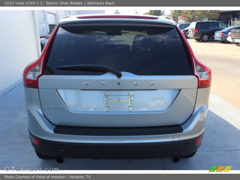 Electric Silver Metallic / Anthracite Black 2013 Volvo XC60 3.2