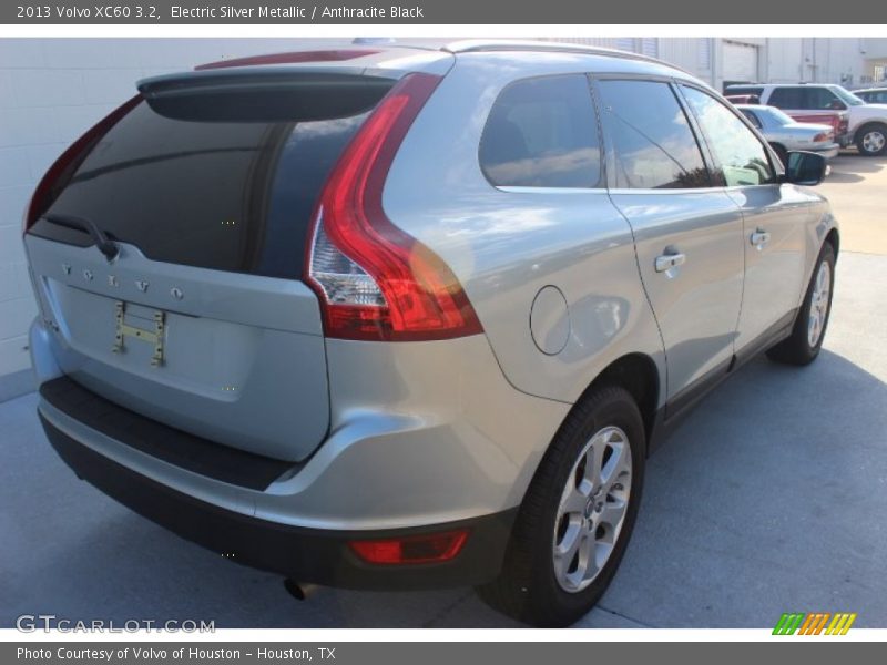 Electric Silver Metallic / Anthracite Black 2013 Volvo XC60 3.2