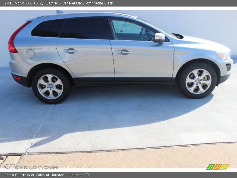 Electric Silver Metallic / Anthracite Black 2013 Volvo XC60 3.2