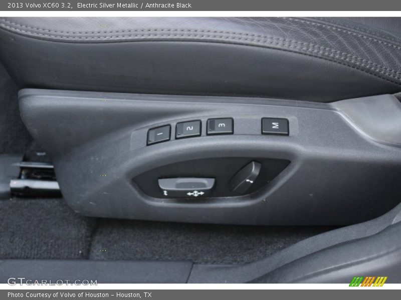 Electric Silver Metallic / Anthracite Black 2013 Volvo XC60 3.2